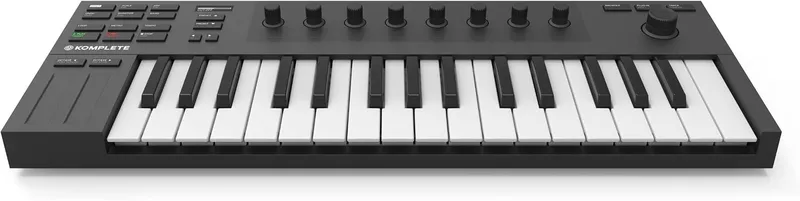 Native Instruments Komplete Kontrol M32 controller keyboard.